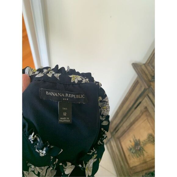 Banana Republic Ruffle Neck Midi - Picture 2 of 9